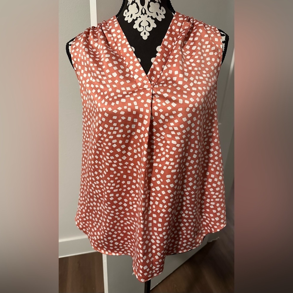 Alfani Coral and White Satin V Neck Tank  Blouse - Picture 2 of 11